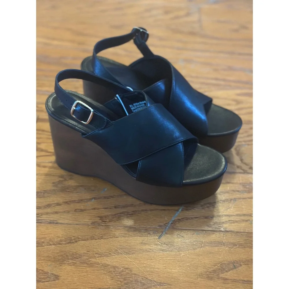 Universal Thread Naomi Black Platform Wedge Sandals Crossover Straps 9.5
